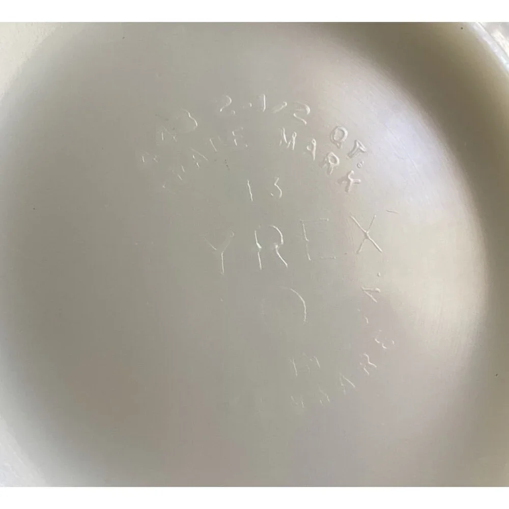 Pyrex Snowflake 443 Blue White Garland Cinderella 2-1/2 Qt Mixing Bowl Vintage